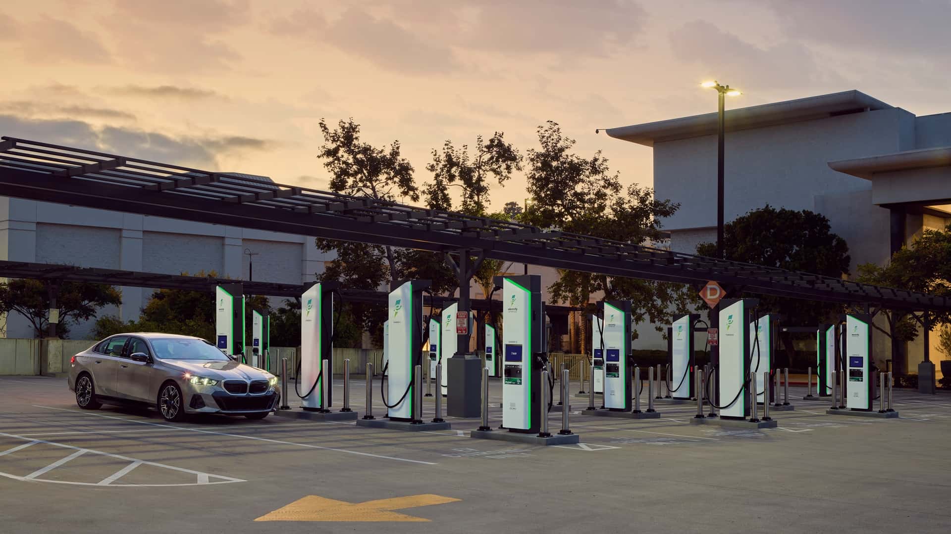 Чому Electrify America не збавляє обертів у розвитку електромобільної інфраструктури