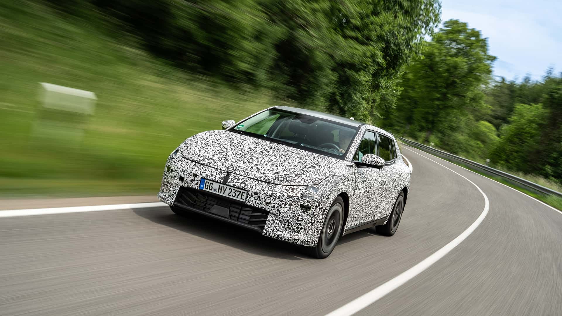 Kia EV4 проїхала 6,200 миль на Нюрбургринзі без збоїв