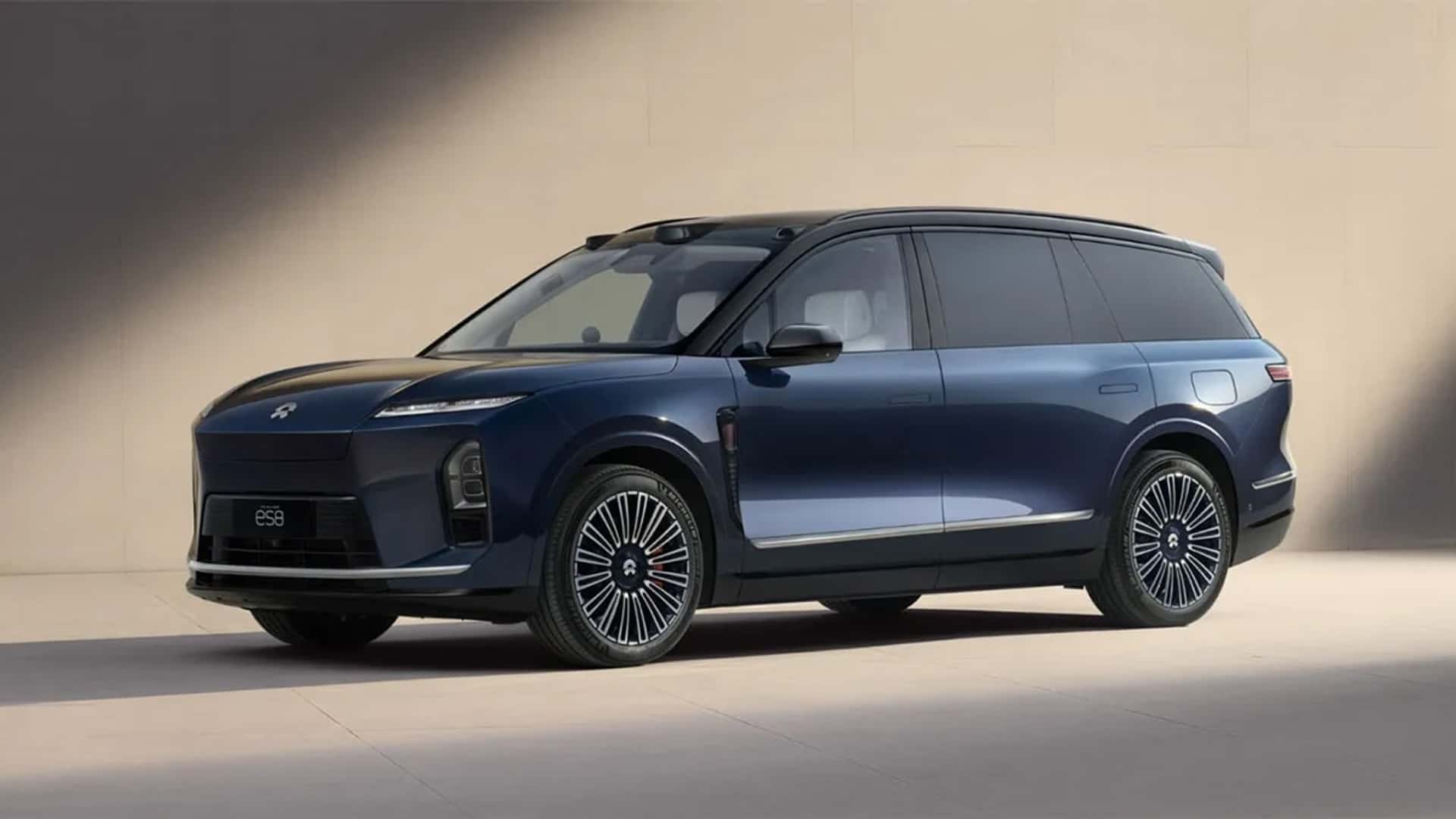 Nio ES8: Luxury Electric SUV with Battery Swap