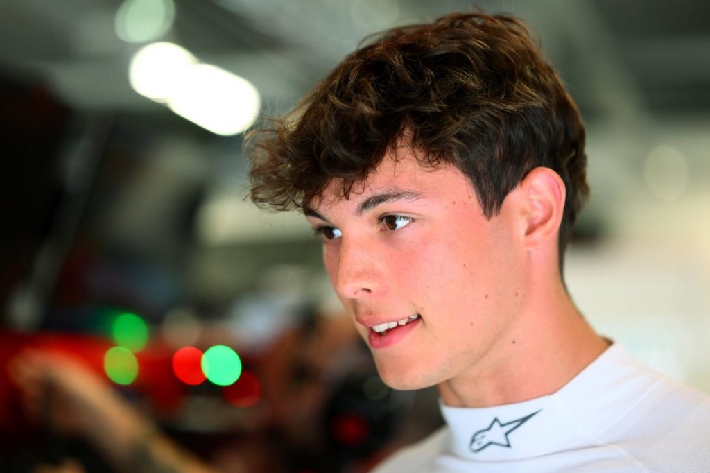 Олівер Беарман віднайшов впевненість у F1 завдяки оновленням Haas на Сільверстоуні