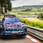 Porsche Cayenne Electric Вражає в Горах
