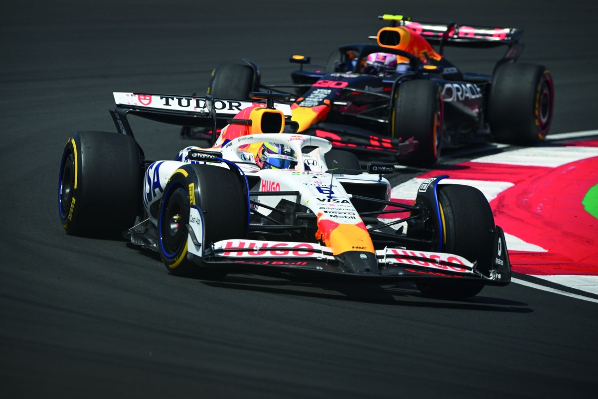 Red Bull не може вирішити проблеми з F1 автомобілем, копіюючи Racing Bulls
