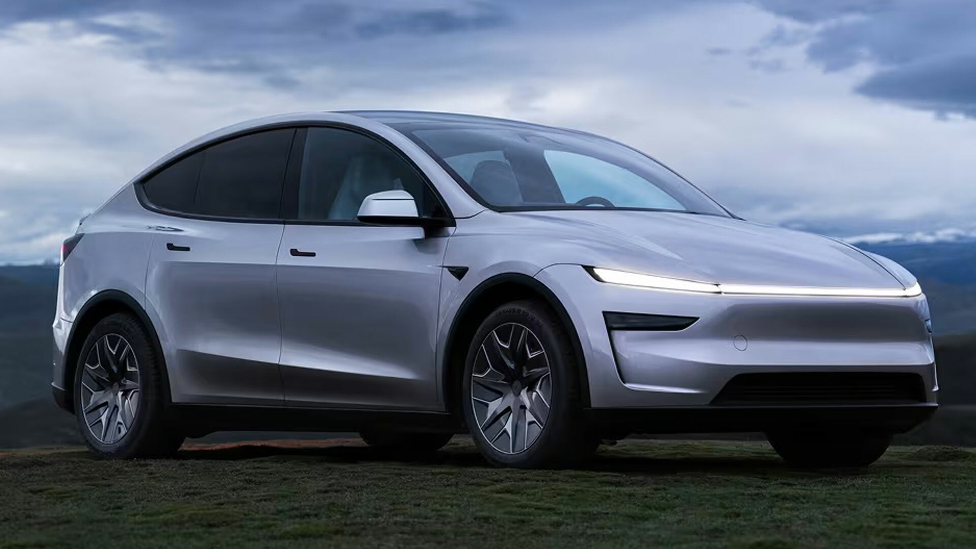 Tesla Model Y L Introduces Spacious Six-Seat Layout