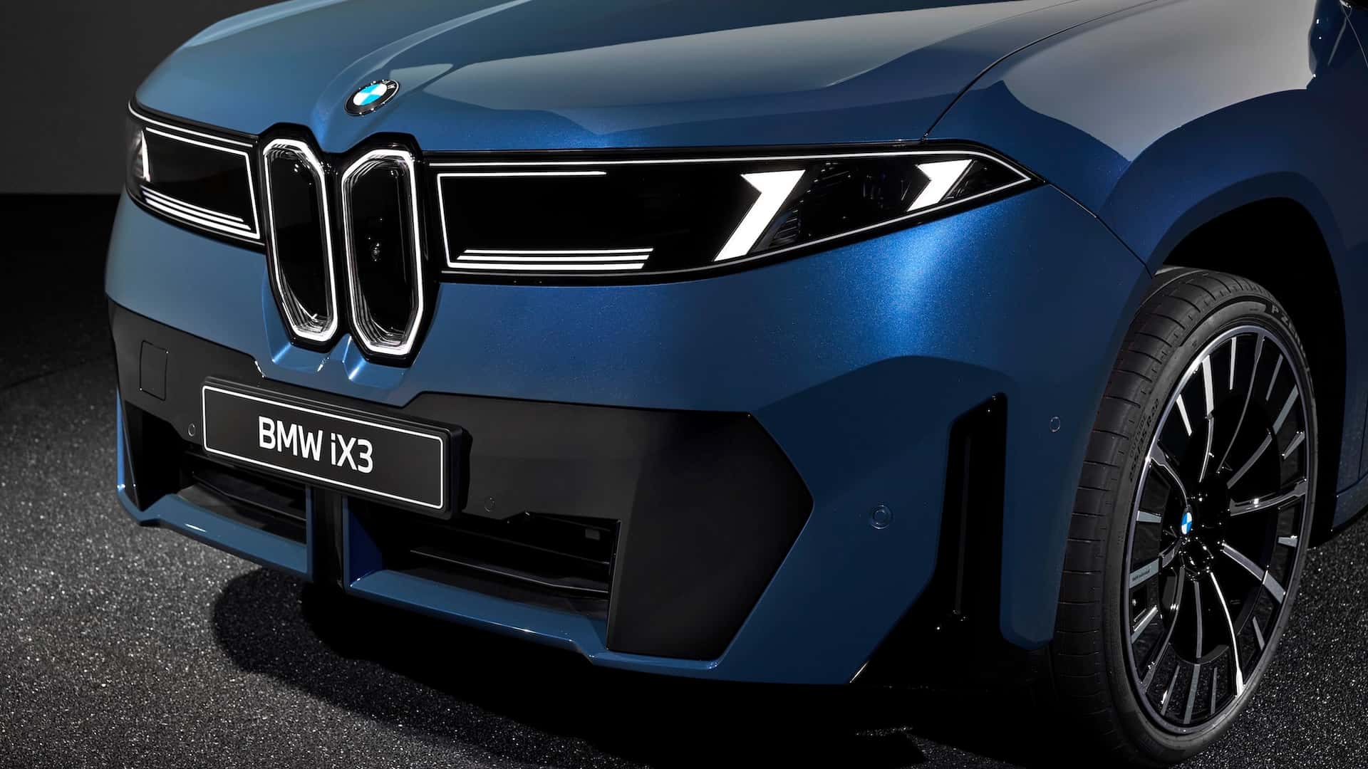 BMW інвестує у нові електромобілі, але не відмовляється від двигунів на бензині