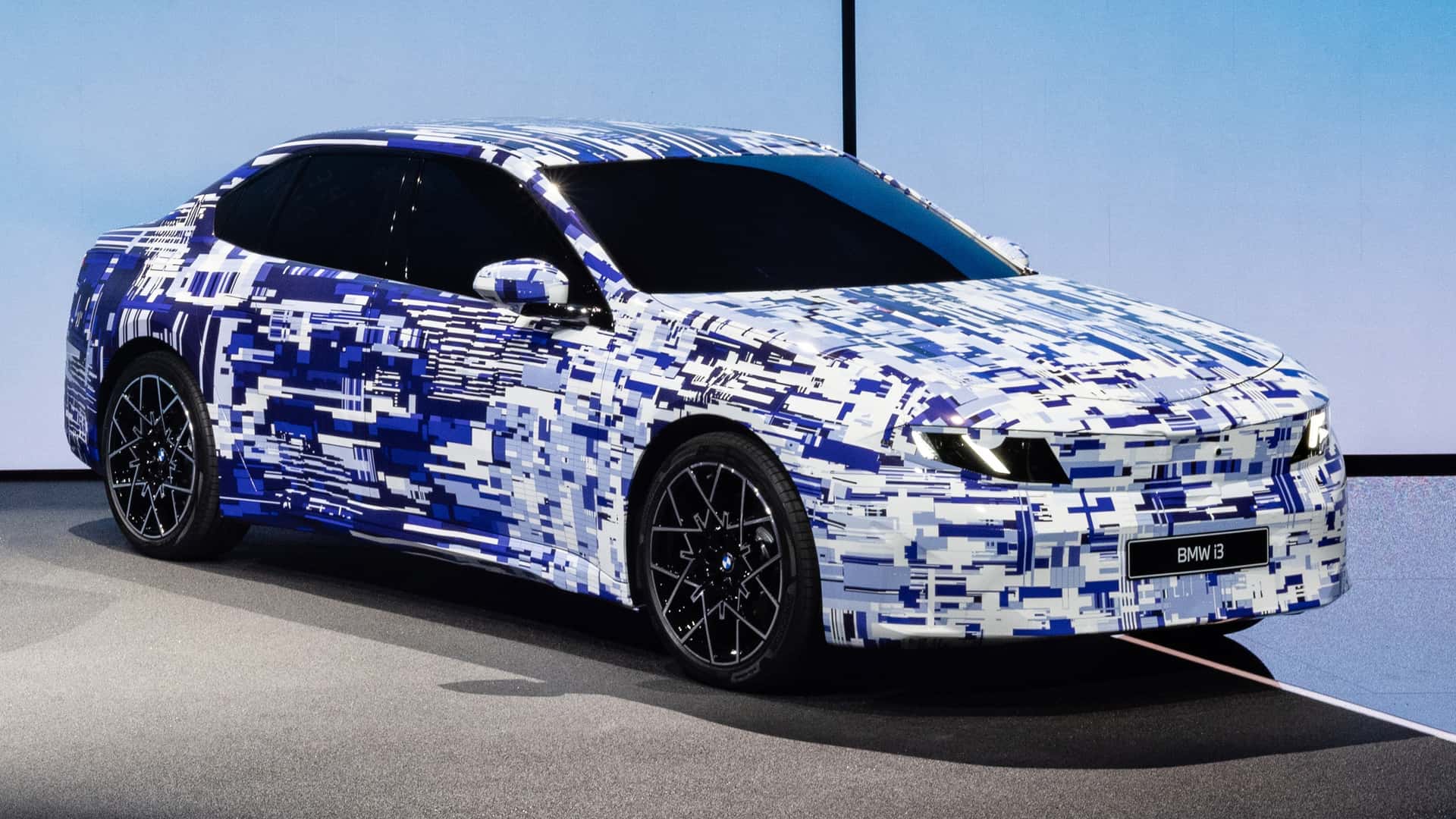 Перший погляд на електричну BMW 3 Series