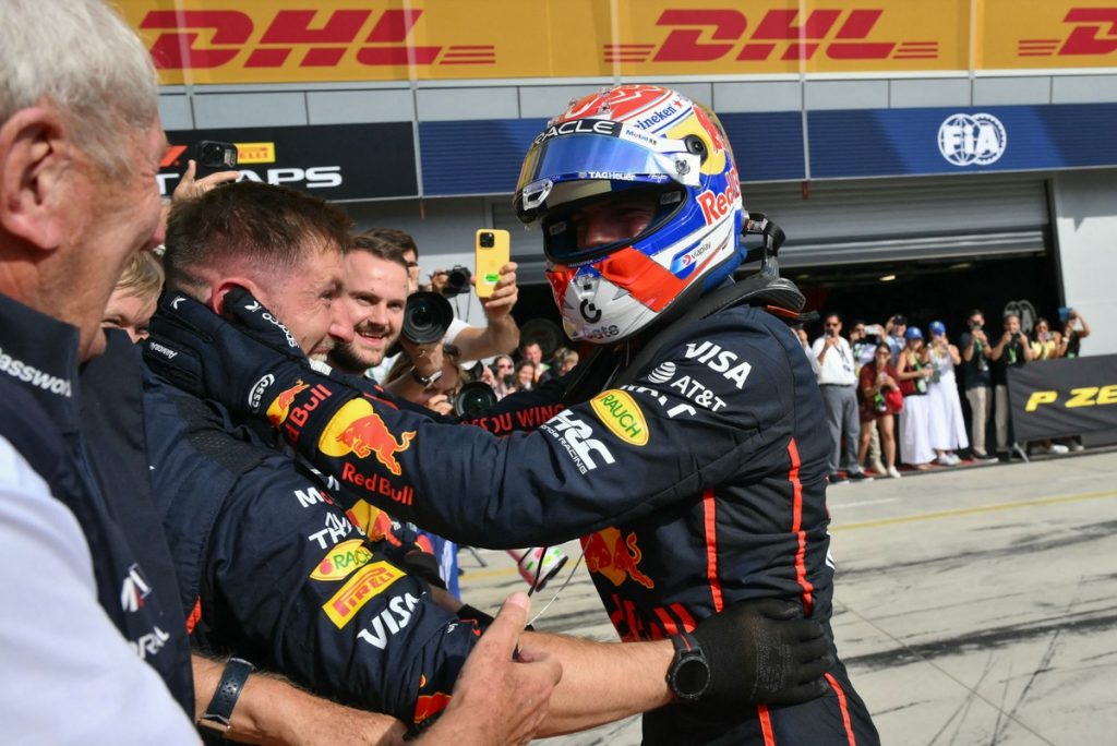 Макс Ферстаппен залишиться в Red Bull, якщо команда не зазнає труднощів у F1 2026