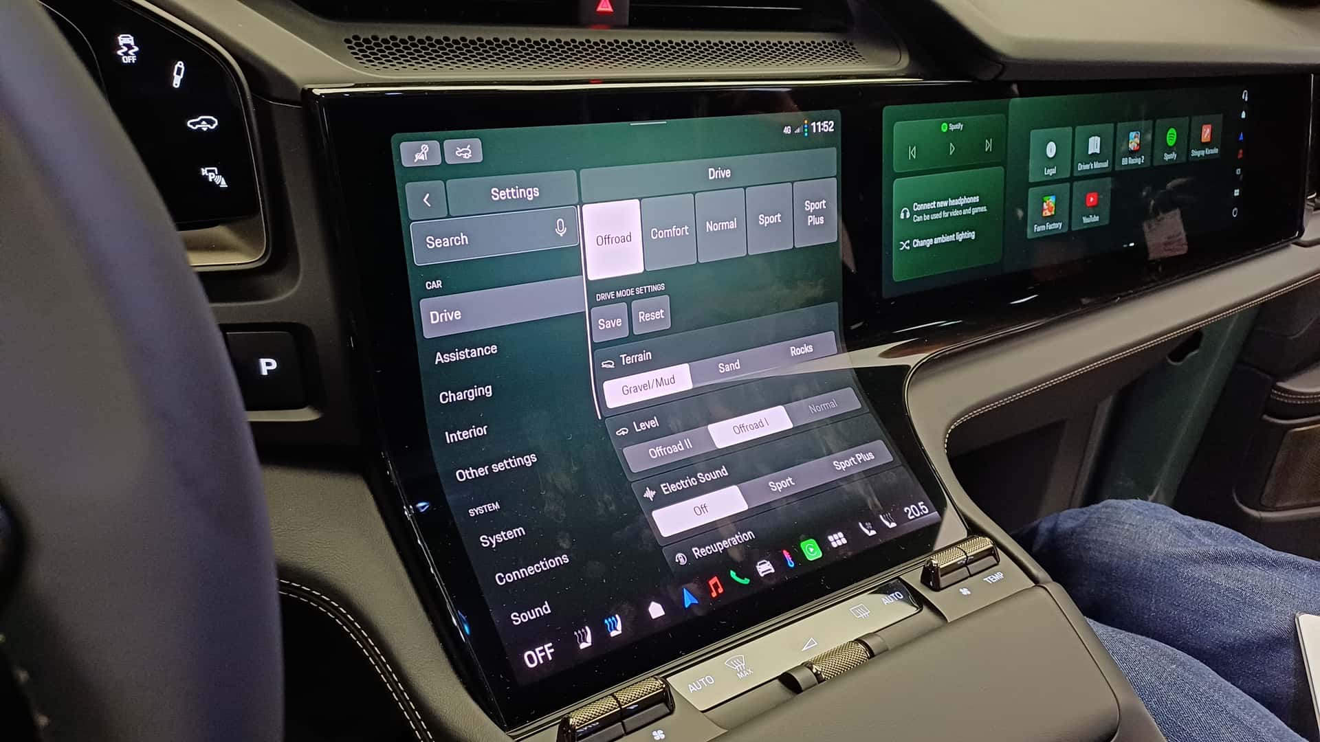 Porsche Cayenne Electric Features Stunning Curved Display