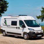 Reisemobile bieten unten zusätzlichen Platz