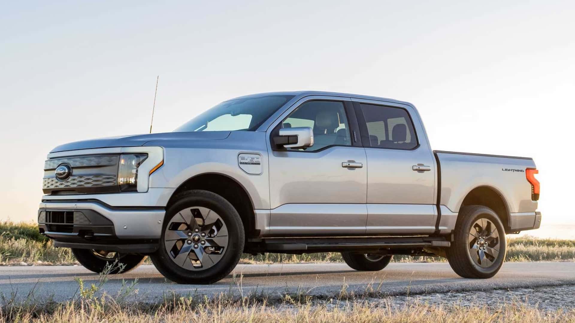 Зупинка виробництва Ford F-150 Lightning для концентрації на бензинових моделях