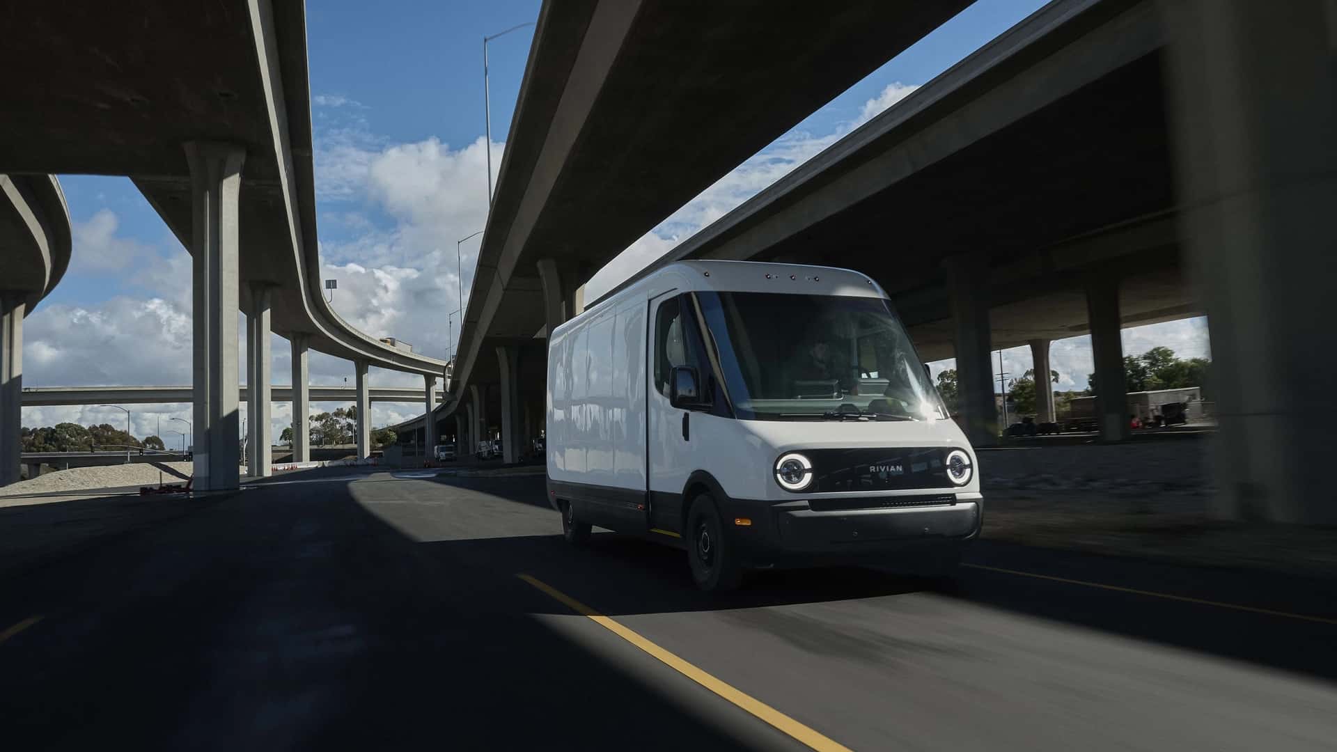 Rivian EV фургон випереджає Ford, Chevy та Mercedes