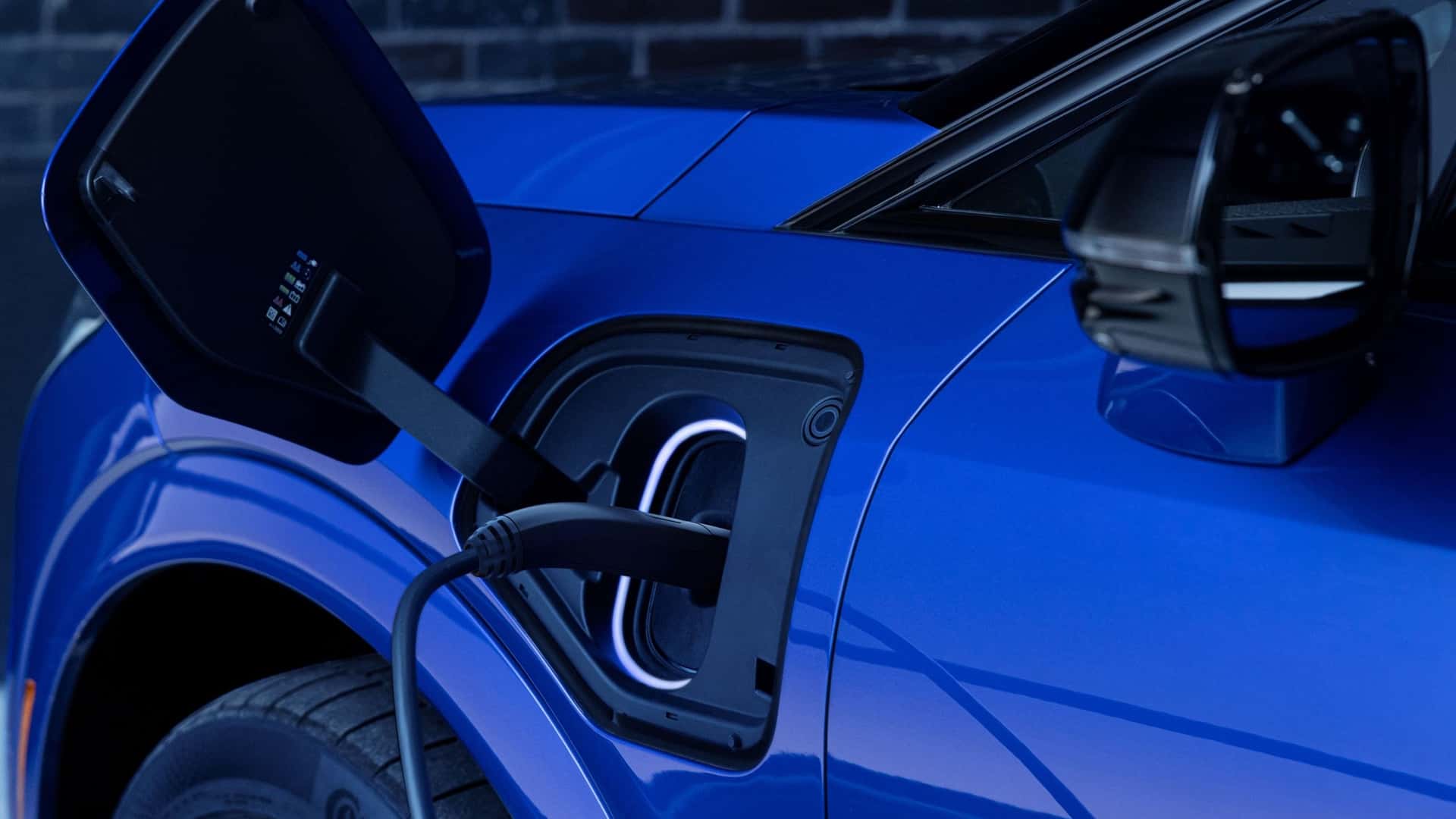 Чому 28% власників бензинових авто уникають електромобілів?