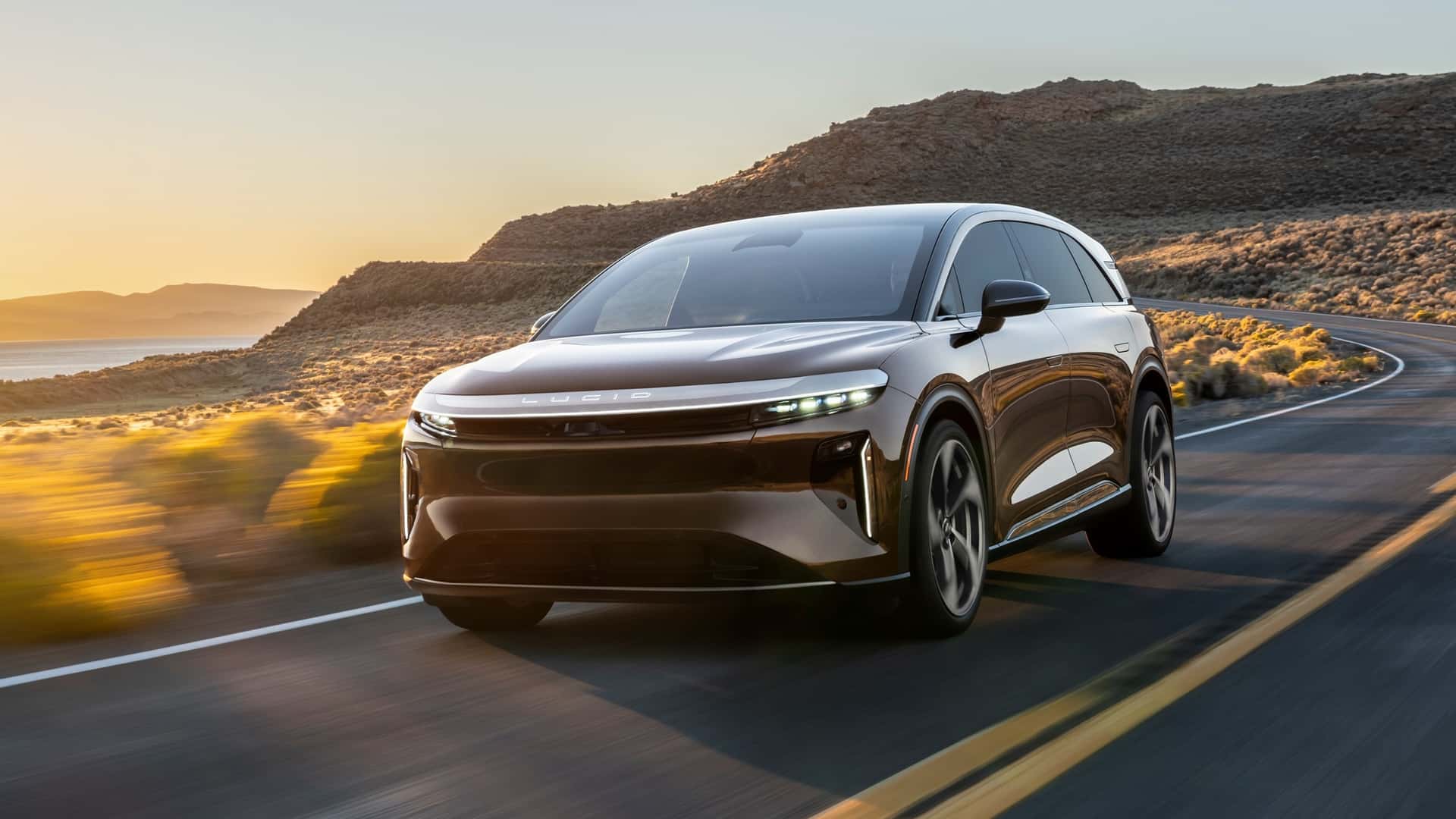 Lucid Gravity Touring: Доступніший електромобіль із запасом ходу 337 миль
