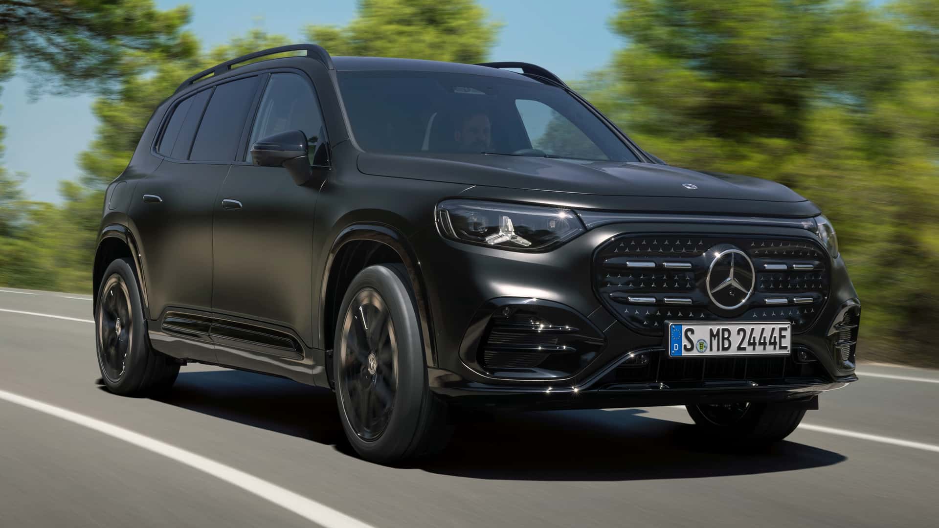 Новий 2026 Mercedes GLB: сім місць, три екрани, два багажники