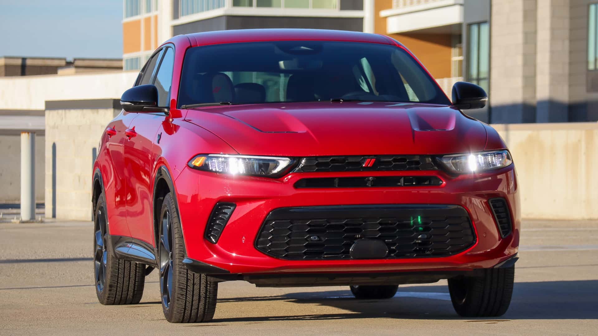 Stellantis відкликає ще 6,000 PHEV через можливі проблеми з педалями гальм