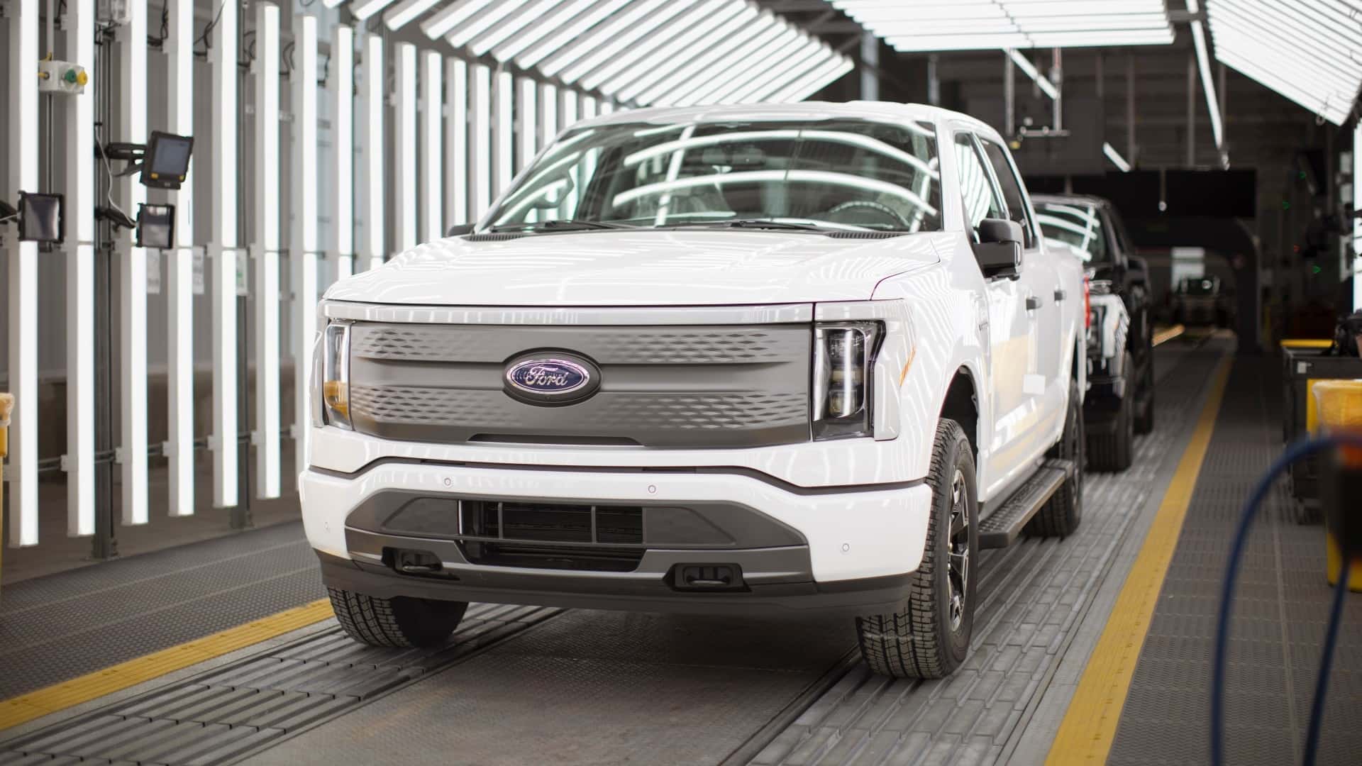 Ford F-150 Lightning EV більше не випускається