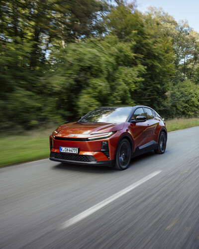 Toyota C-HR+: Новий кросовер вже доступний для замовлення