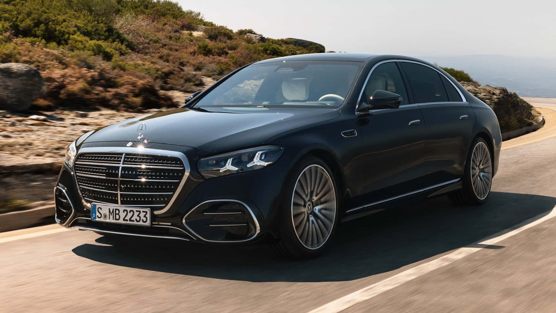 Новий 2027 Mercedes-Benz S-Class з несподіваним V8 двигуном