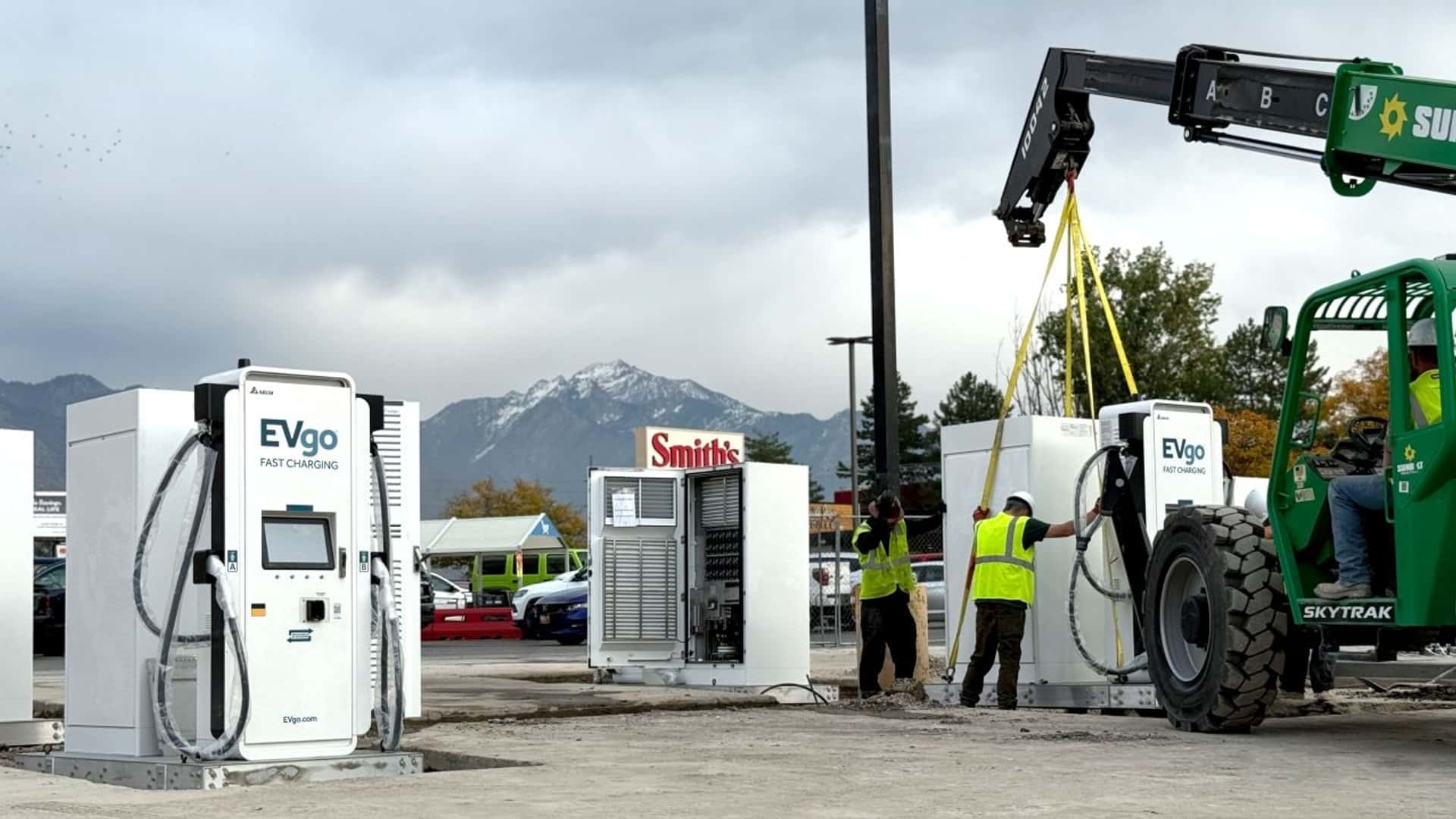 Тисячі потужних зарядок для електромобілів з’являться на парковках улюблених супермаркетів