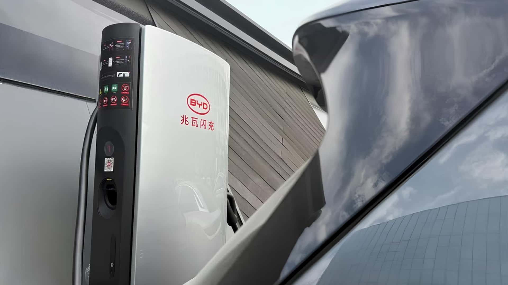 BYD презентує нове покоління мега-зарядних станцій потужністю у мегават