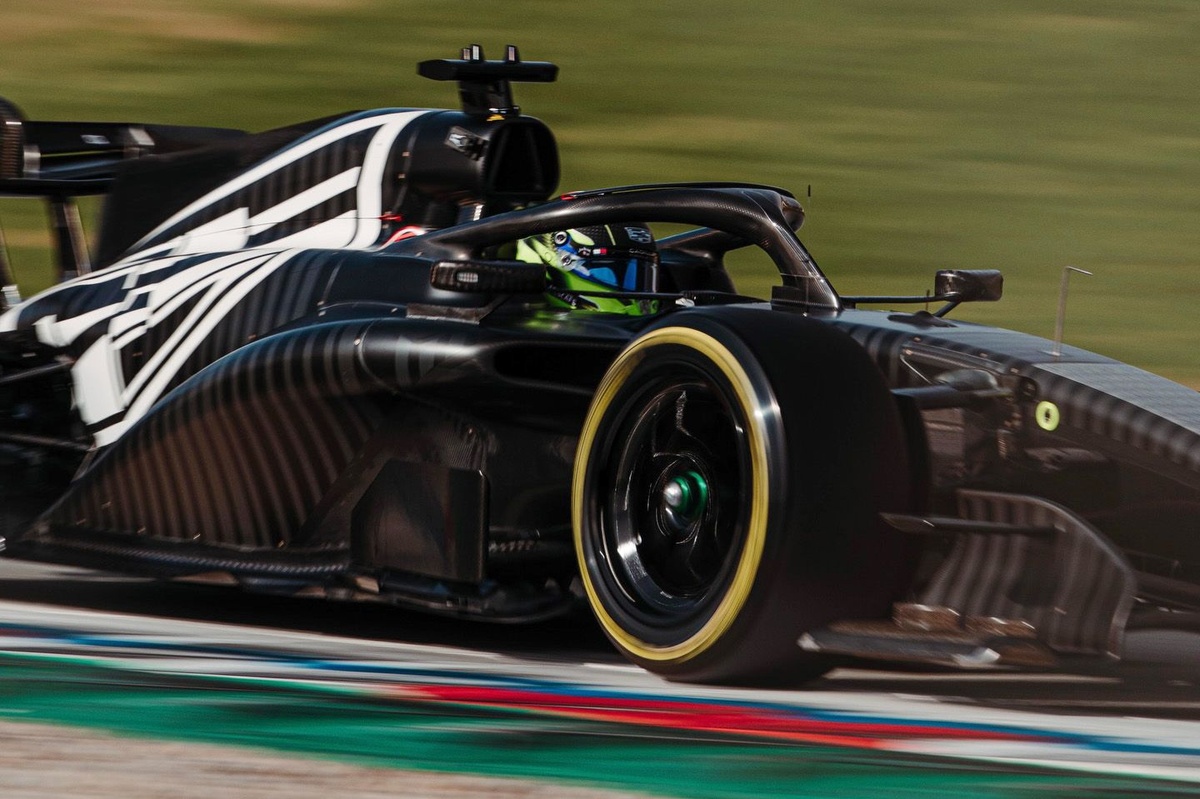 Cadillac F1 анонсує нову колекцію мерчу Tommy Hilfiger