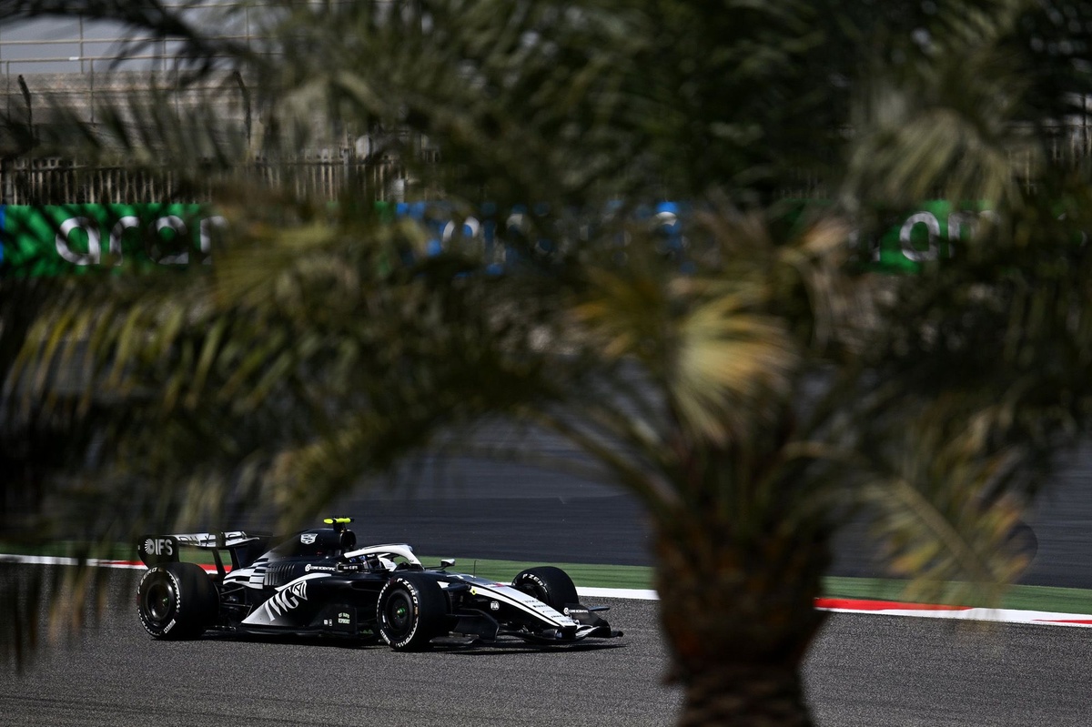 Другий день передсезонних тестувань F1 у Бахрейні прямоефірно