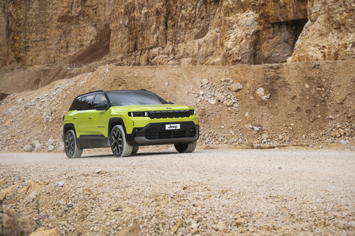 Jeep Compass стає гібридом-пологу героїнрум.