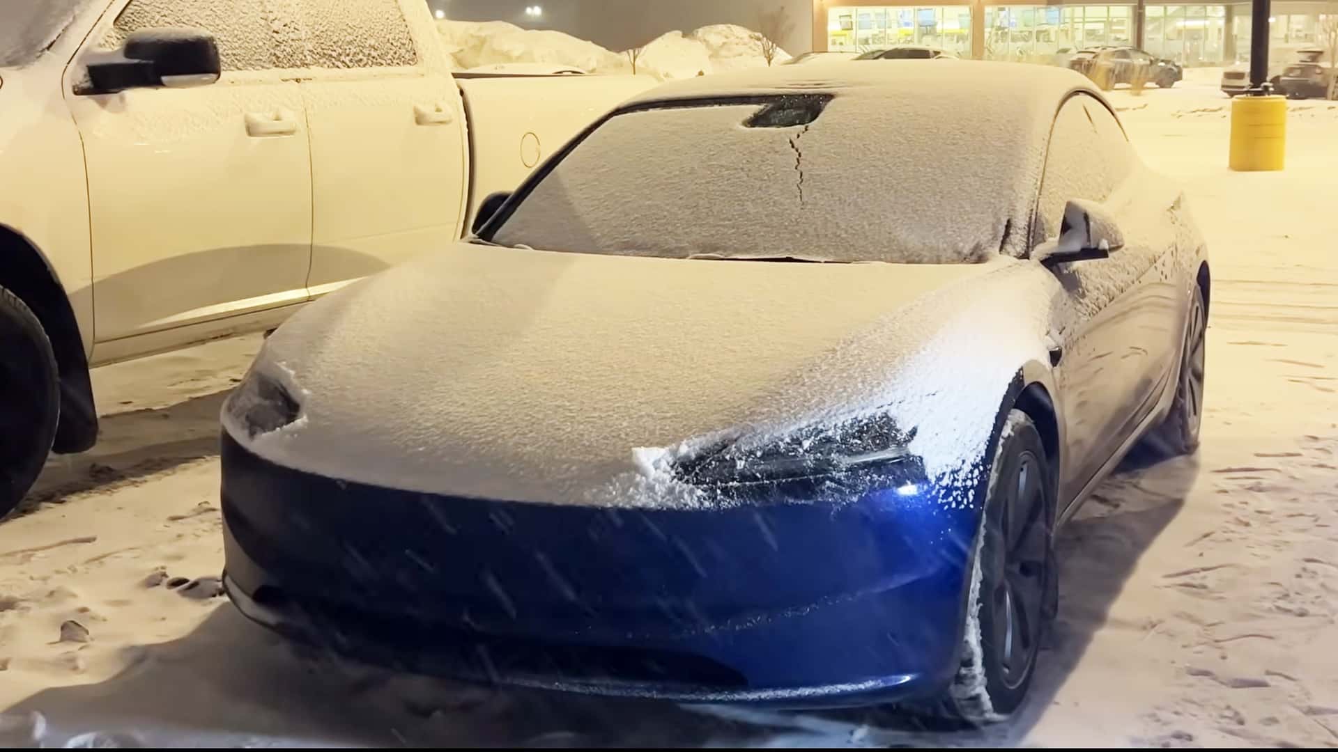 Як довго Tesla Model 3 може вас зігрівати при температурі -37°C