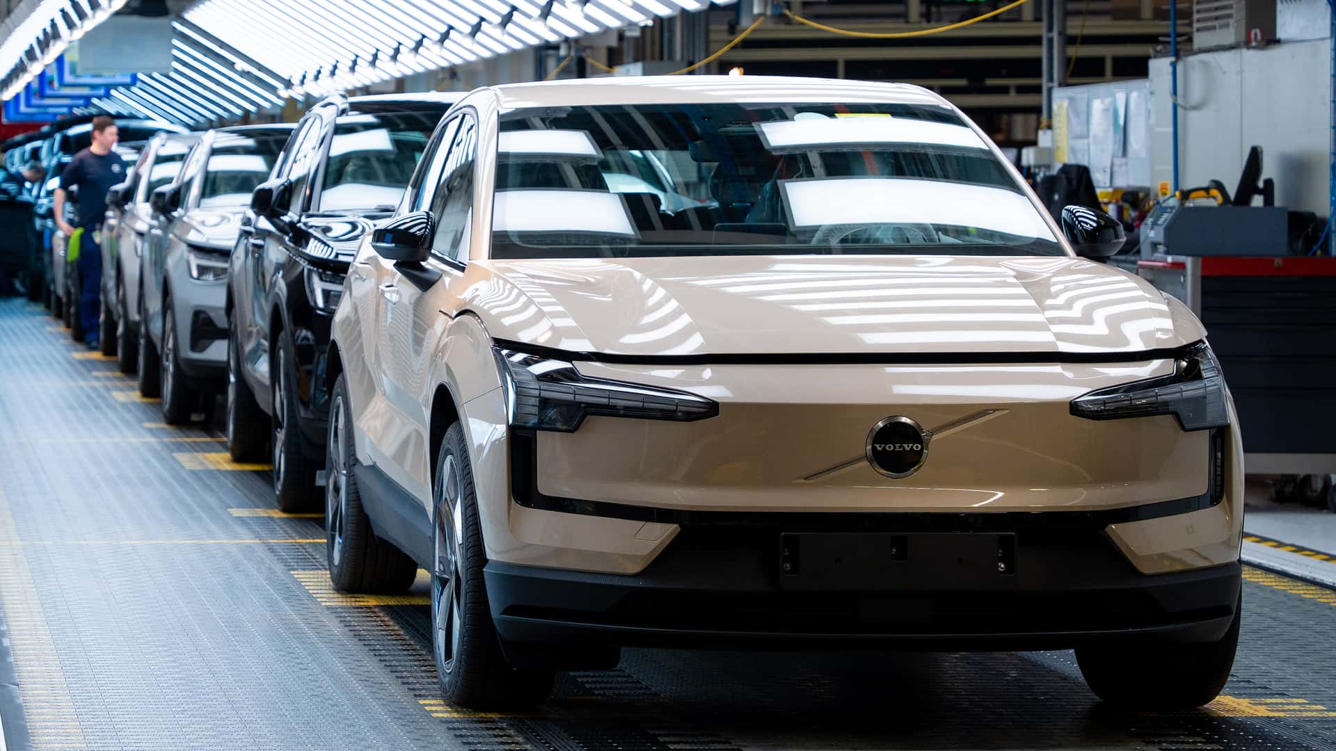 Volvo відкликає 40,000 EX30 через ризик займання