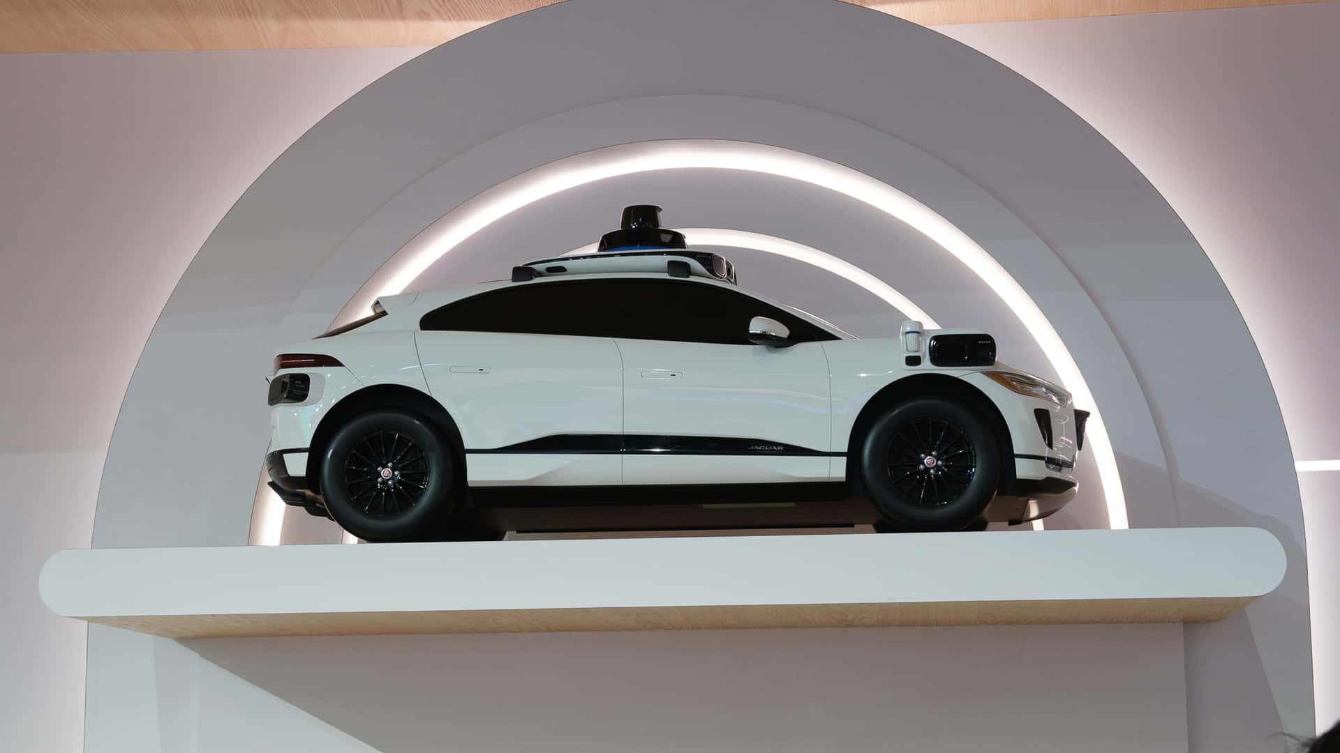 Розширення Waymo залишає Tesla позаду в сфері автономних автомобілів