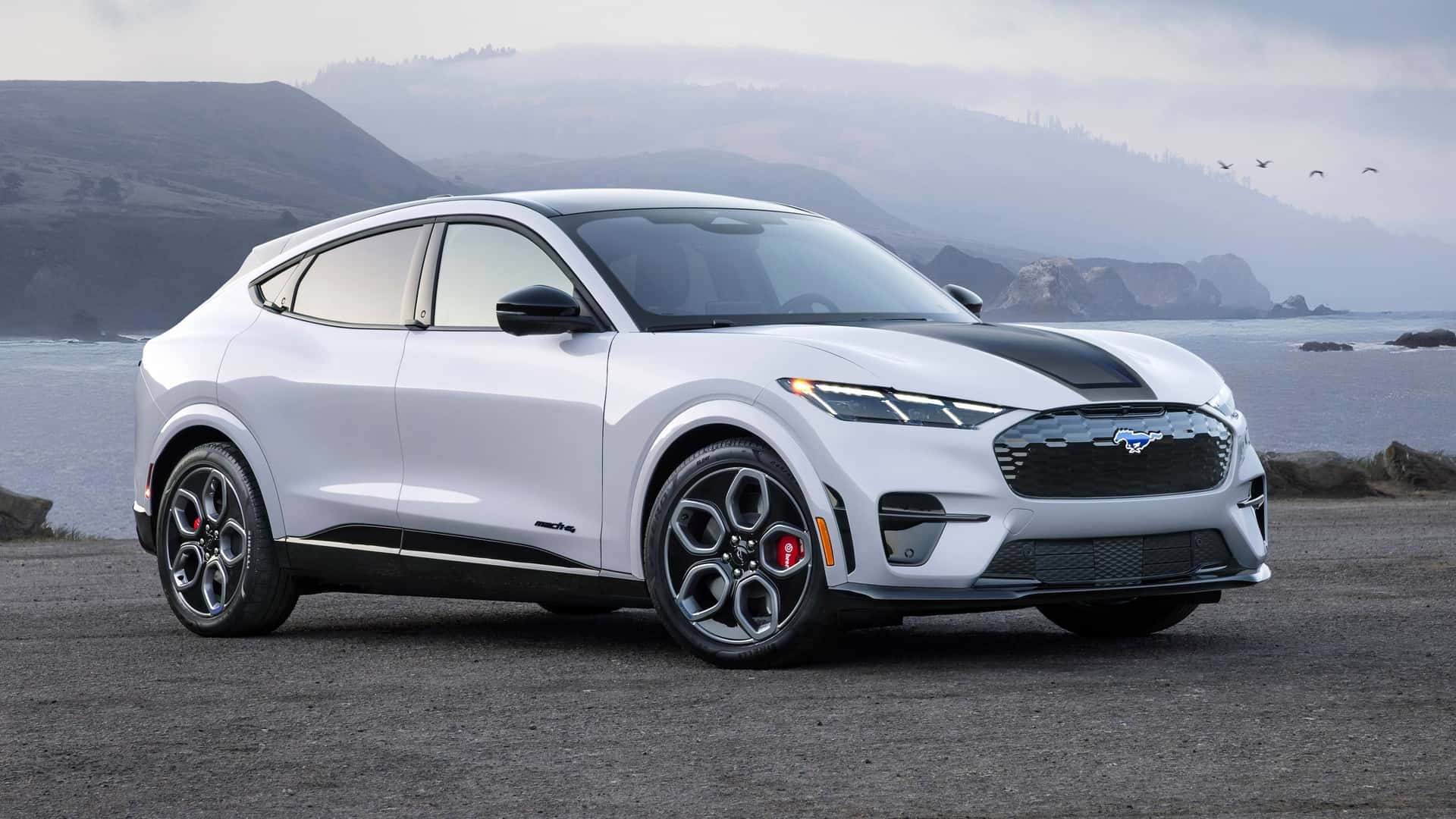 Ford Mustang Mach-E отримав можливість передпідготовки батареї через CarPlay