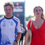 Ханна Сен Джон вражає фанатів діамантовим намистом на $350,000 з автодромів Формули 1