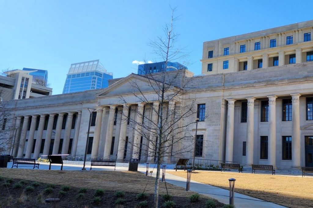 Joe Gibbs Racing та Chris Gabehart отримали прискорене розслідування в суді