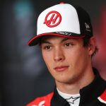 Олівер Беарман уникає серйозної аварії завдяки контролю над автомобілем Ісака Хаджара