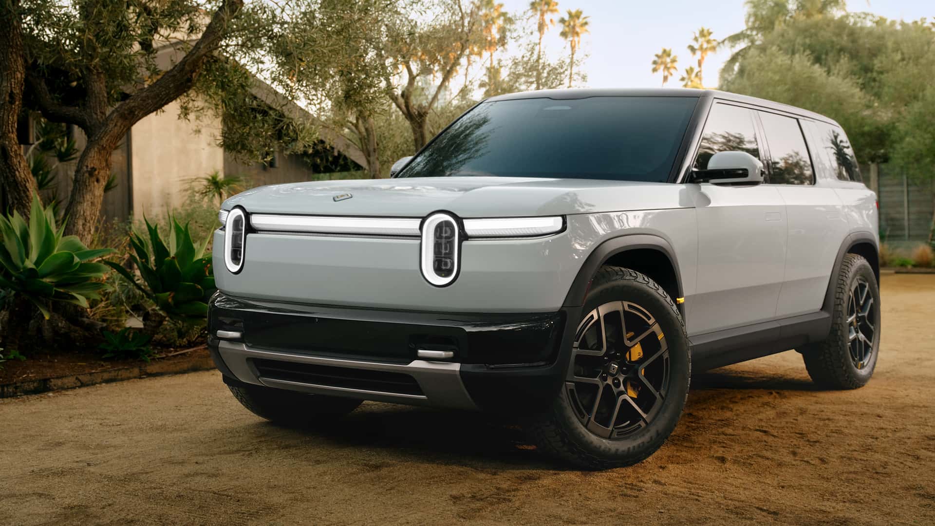 Порівняння Rivian R2 за $45,000 та Tesla Model Y: в чому Tesla переважає