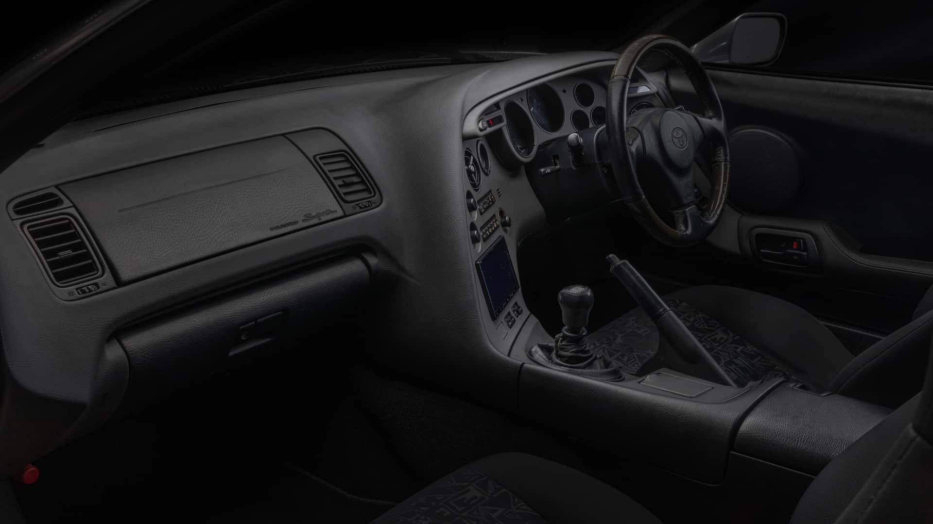 Нові приладові панелі для 30-річного спортивного автомобіля від Toyota