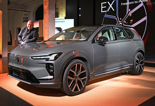 Volvo EX60 електричний міст до успіху