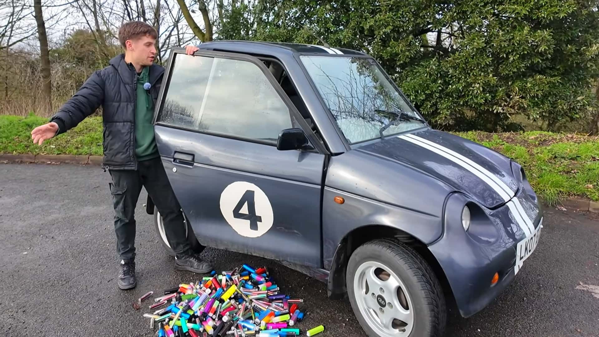 YouTuber створив електромобіль, живлений 500 батареями від вейпів