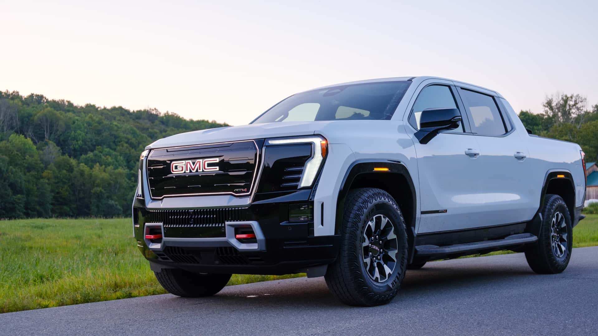 GM скасував наступне покоління Chevy Silverado EV, GMC Hummer EV та Cadillac Escalade IQ