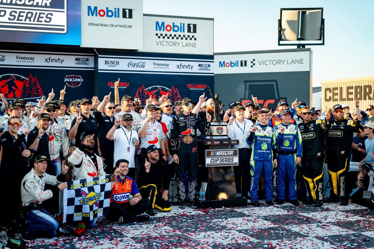 Joe Gibbs Racing має намір змінити позов проти Spire та Gabehart