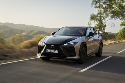 Lexus RZ вперше з’явився у продажу