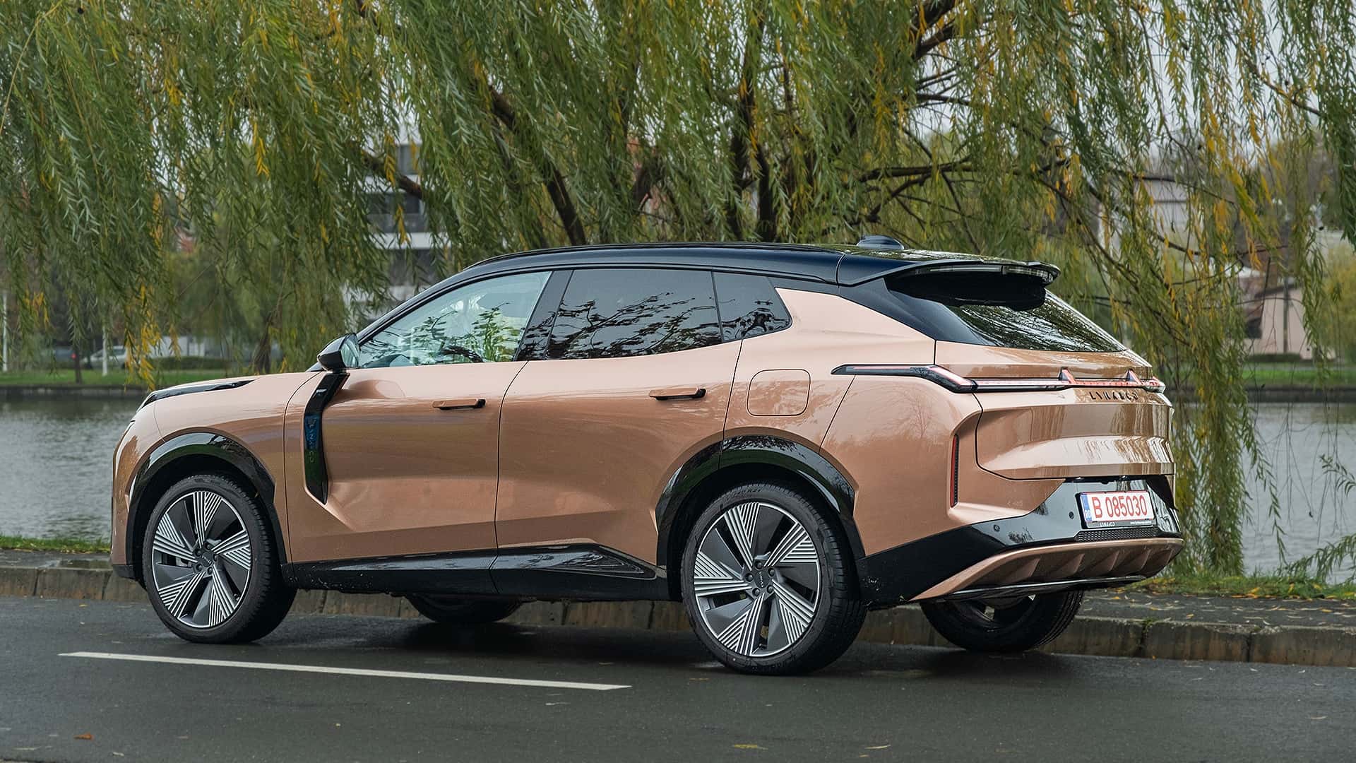 Американський сенатор порівнює китайські автомобілі з «раковою пухлиною» та вимагає посилити заборону