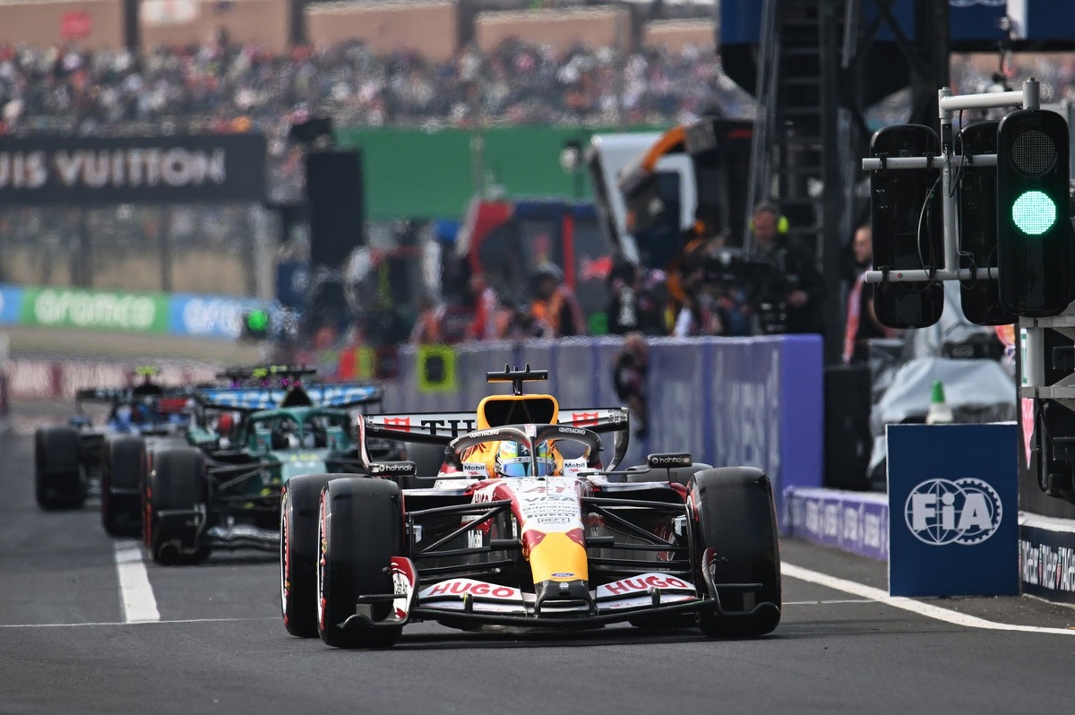 Чи потрібно змінювати правила Формули-1 для покращення перегонів?