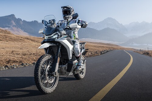 CF Moto презентує нову велику ендуро