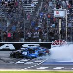 Чейз Еліот виграє гонку NASCAR Cup в Техасі, випередивши Денні Хемліна