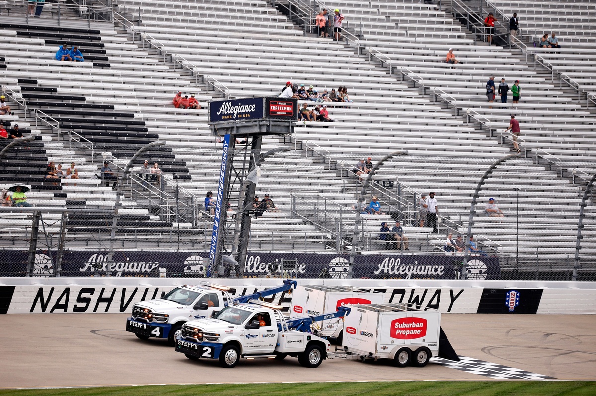 Денні Хемлін на поулі в стартовому складі NASCAR Cup Nashville через скасування кваліфікації