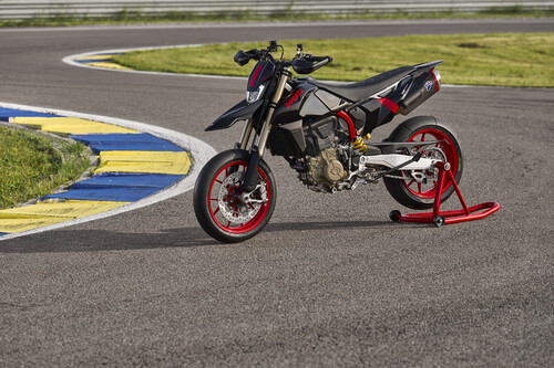 Ducati Hypermotard 698 тепер доступний в чорному кольорі з двома додатковими функціями