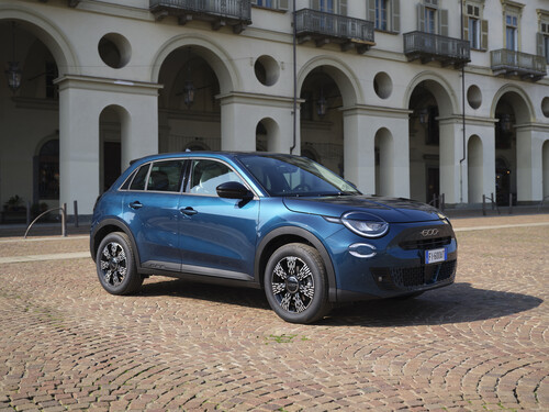 1. Тепер Fiat 600 доступний також як чистий бензиновий варіант
2. Fiat 600 доступний у варіанті з бензиновим двигуном