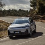Leapmotor B10 Hybrid EV Об’єднує Два Світла