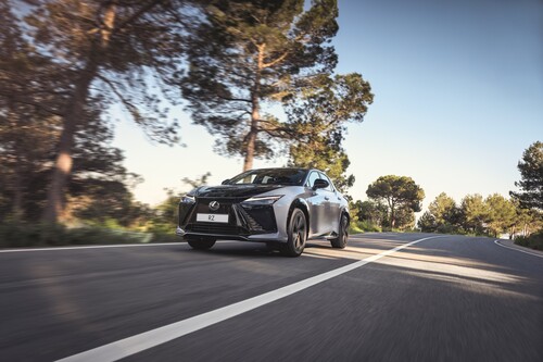 Lexus RZ 550e F Sport: інноваційна симуляція перемикання передач