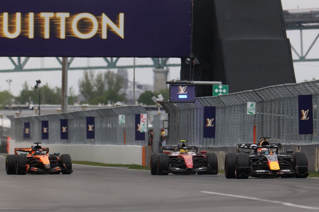 Макс Верстаппен сміється з провалу стратегії McLaren